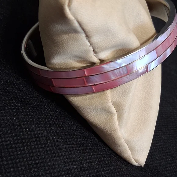 Pink Mother of Pearl Bangle Bracelet - Picture 4 of 5